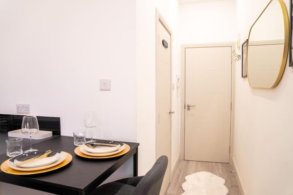 Five Star Boutique Flat In *